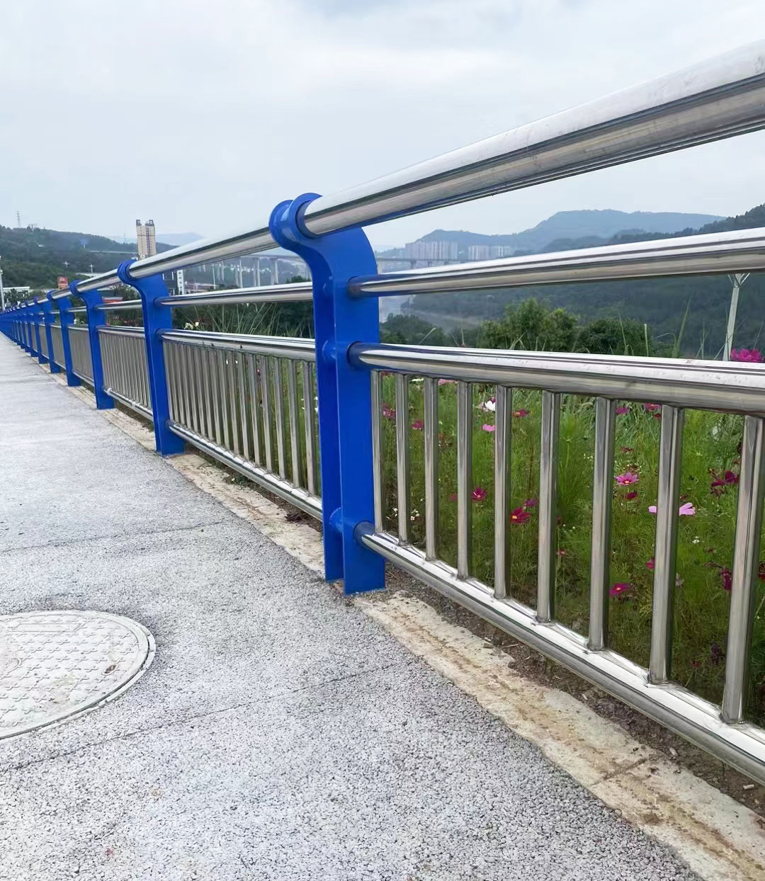 不銹鋼復(fù)合管護(hù)欄