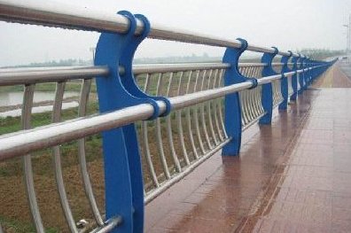 不銹鋼橋梁護(hù)欄的類(lèi)型有哪些？